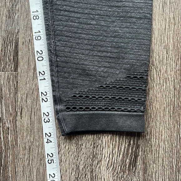 Gymshark 24” Seamless Leggings Gray - Size M - Picture 4 of 7
